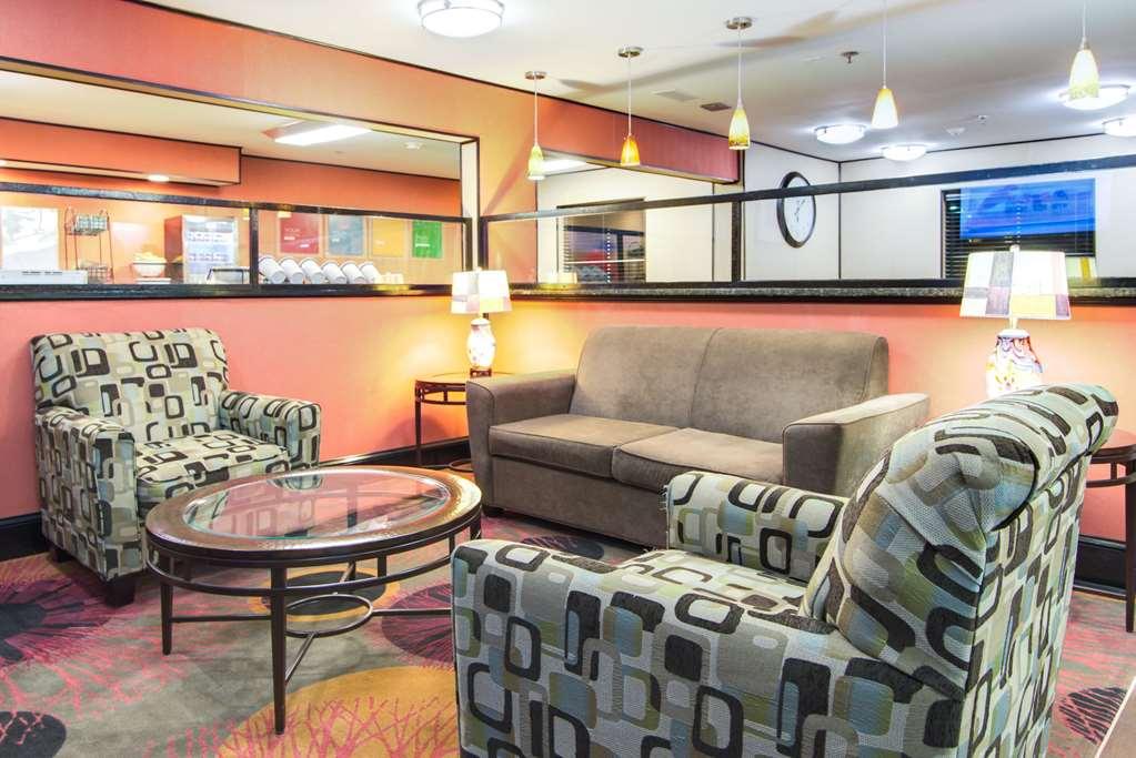 Comfort Inn & Suites Macon North I-75 Интерьер фото